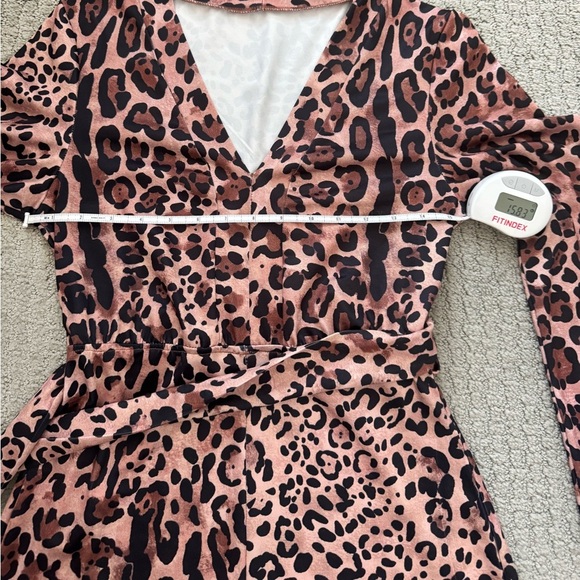 Cheetah Print Romper Playsuit with V Neck - Picture 6 of 7